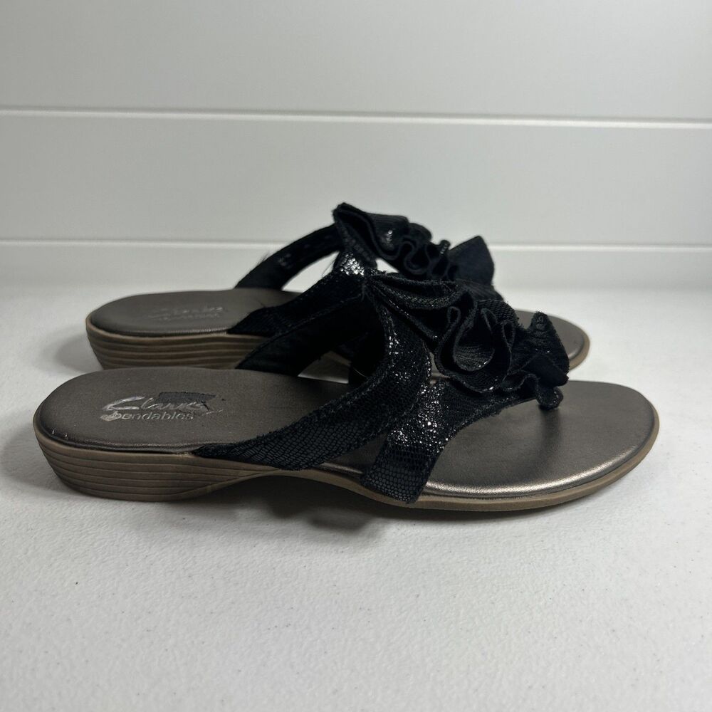 Clarks Sandals Women's Sz 6 Black Flipflop Shiny Comfort Slip On Bow Bendables